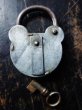 画像2: フランスビンテージ雑貨＆古道具　ブリキのクマ鍵　パドロック (2)