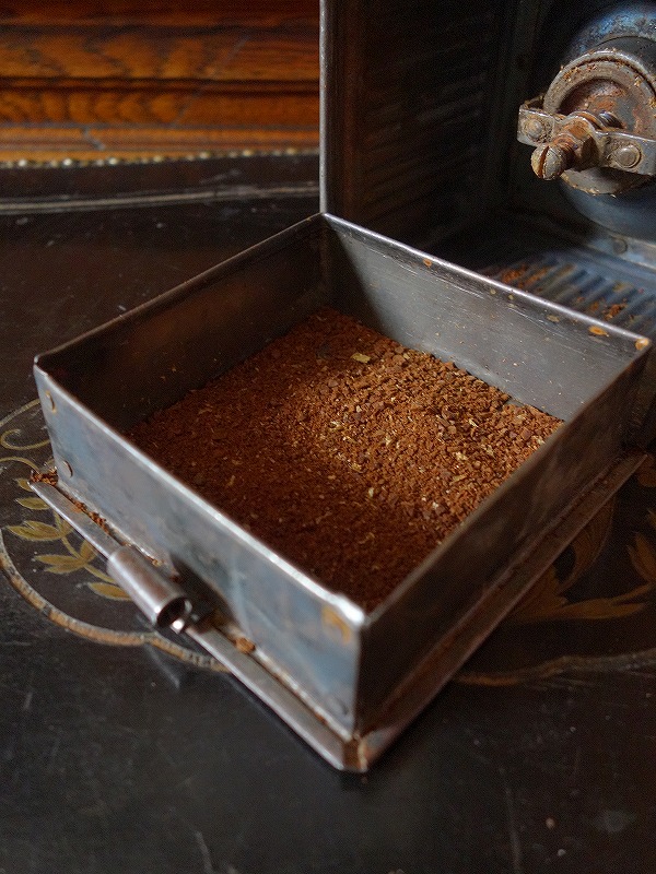 フランスアンティーク19世紀のブリキのコーヒーミル