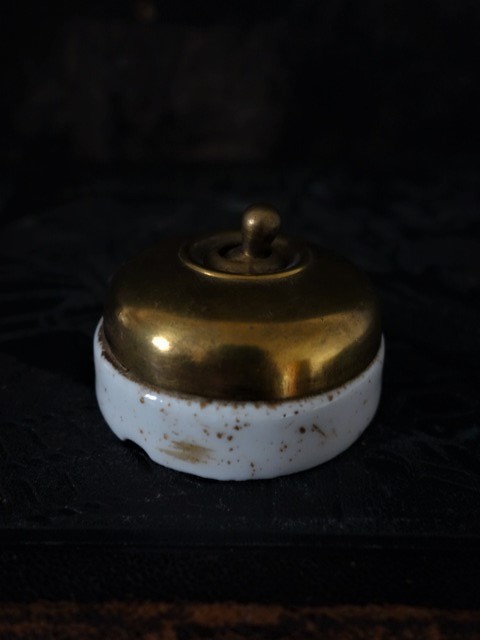 フランスヴィンテージ　真鍮と陶器のトグルスイッチ B